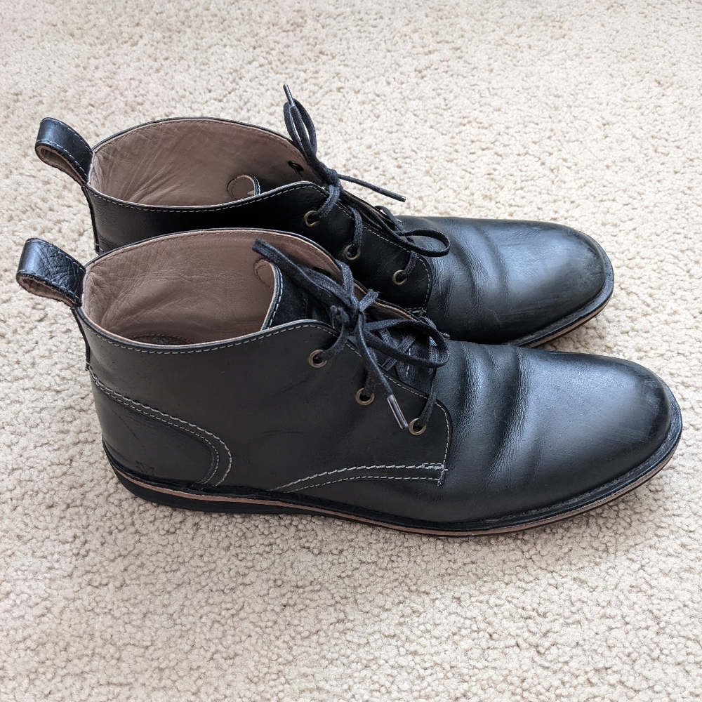 Andrew Marc leather chukka boots